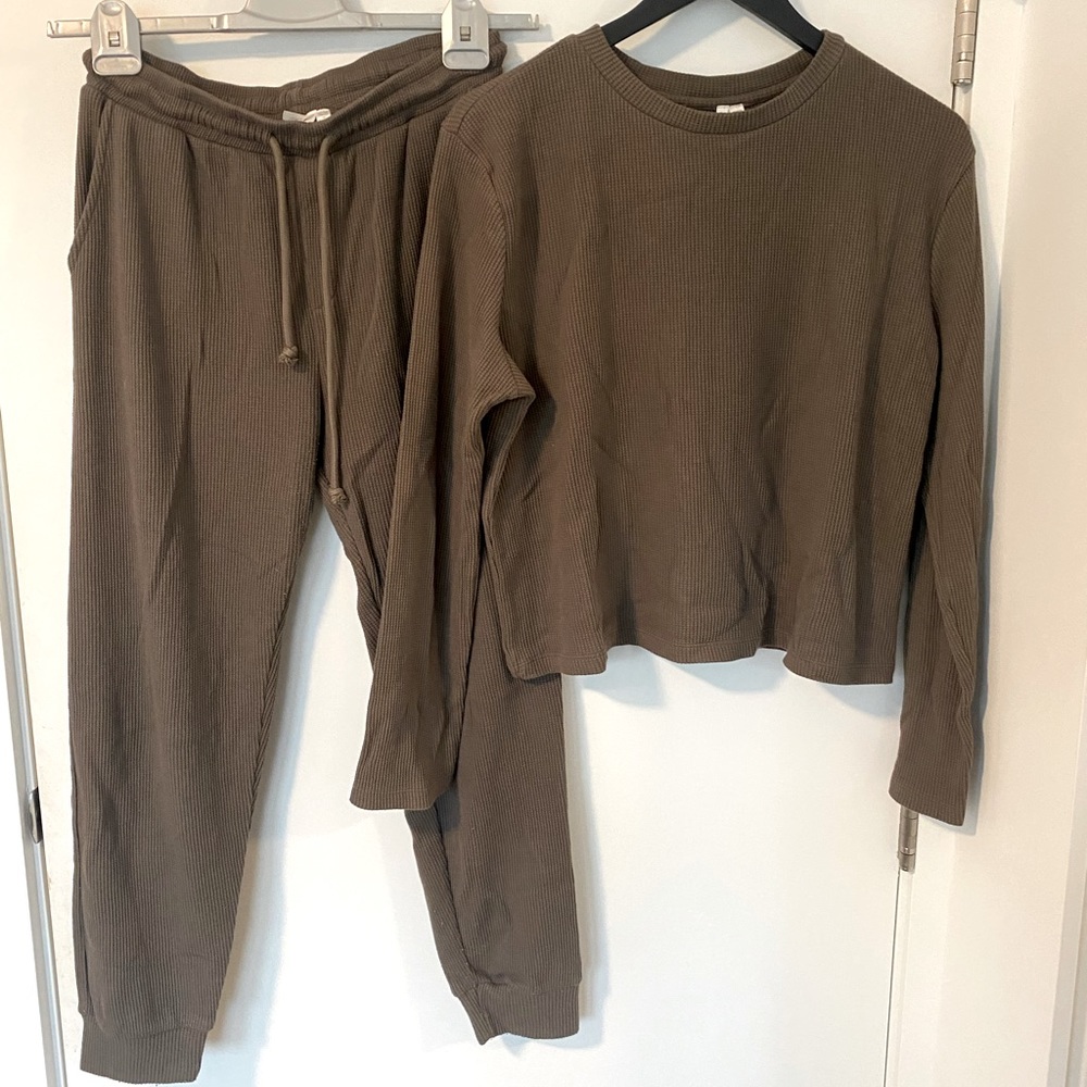 LoveFinn matching thermal army green set